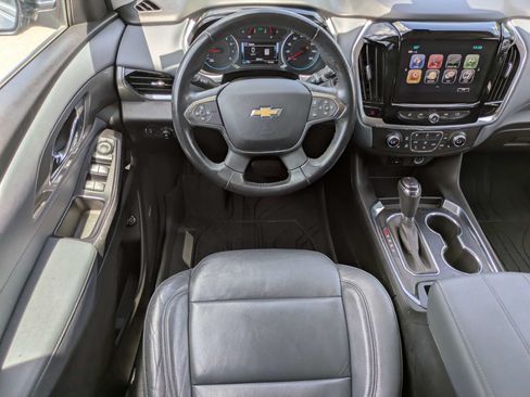 Used 2019 Chevrolet Traverse LT w/ LT Premium Package FWD image 4
