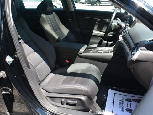 Used 2020 Honda Accord Touring image 23