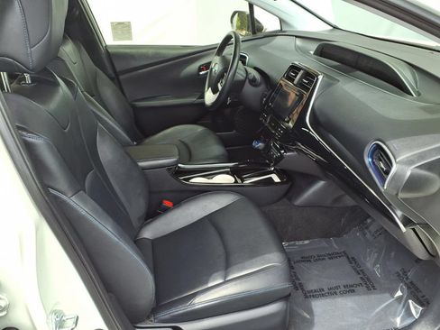 Certified 2016 Toyota Prius Three Touring FWD image 34