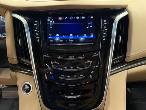 Used 2019 Cadillac Escalade Platinum AWD/4WD image 14
