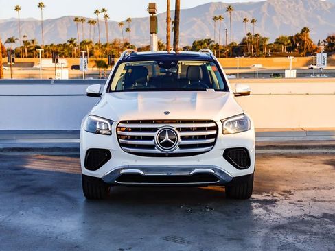 Used 2024 Mercedes-Benz GLS 450 4MATIC image 3