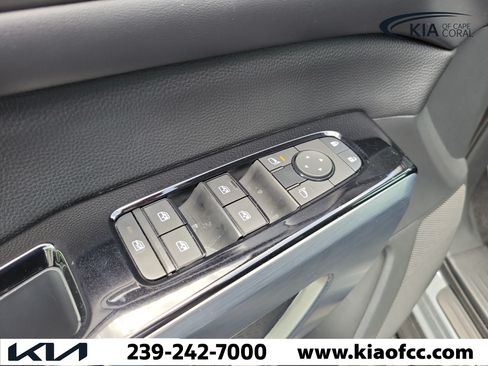 Used 2024 Nissan Pathfinder SL w/ Black Appearance Package FWD image 23