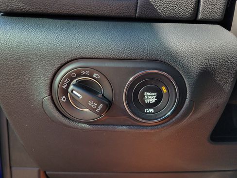 Used 2021 Maserati Levante Base image 27