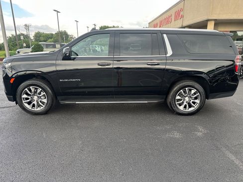 Used 2024 Chevrolet Suburban LT w/ Luxury Package image 4