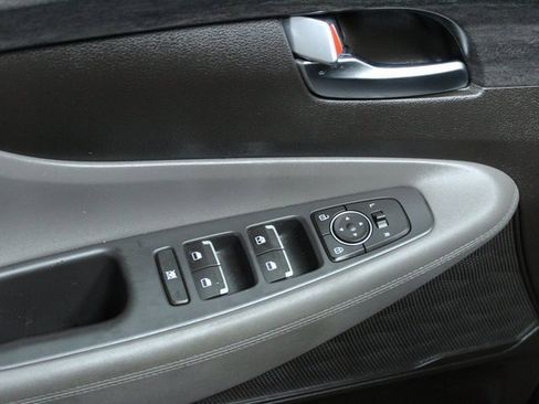 Used 2020 Hyundai Santa Fe SE image 13