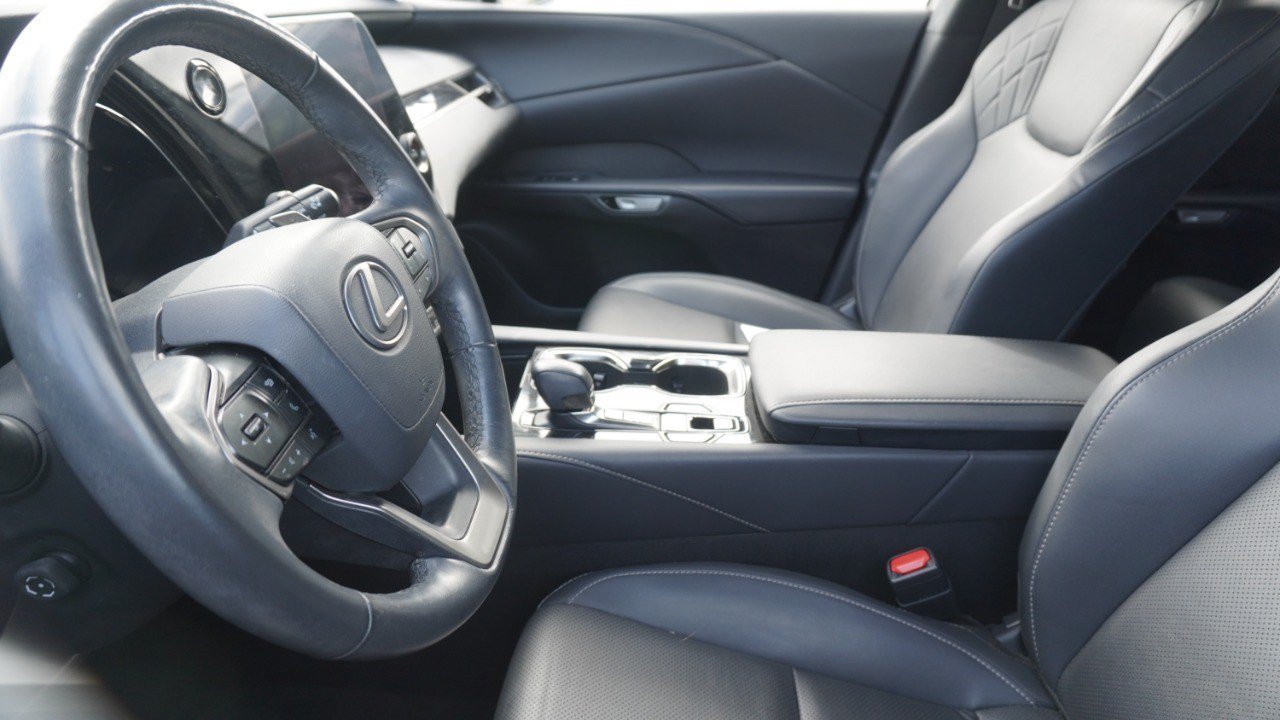 Used 2024 Lexus RX 350 FWD w/ Technology Package image 9