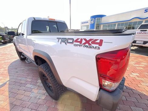 Used 2016 Toyota Tacoma TRD Off-Road w/ Towing Package AWD/4WD image 29