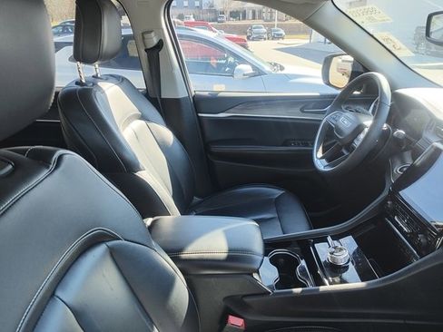 Used 2023 Jeep Grand Cherokee L Limited image 4