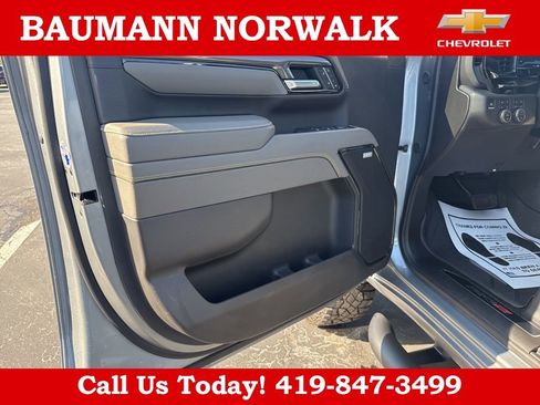 Used 2025 Chevrolet Silverado 2500 ZR2 w/ Technology Package AWD/4WD image 17
