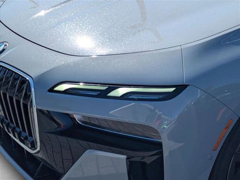Certified 2024 BMW 760i xDrive w/ Premium Package 2 image 17