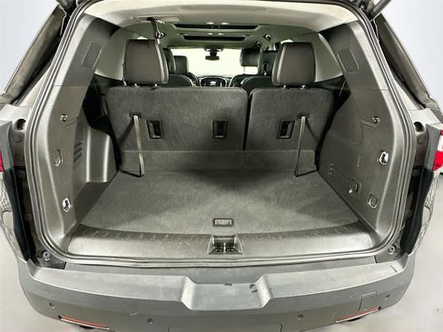 Used 2018 Chevrolet Traverse LT image 25