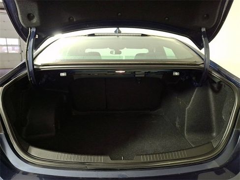 Used 2017 Chevrolet Malibu LT image 28