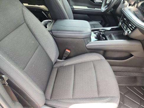 Used 2025 Chevrolet Tahoe LS RWD image 15
