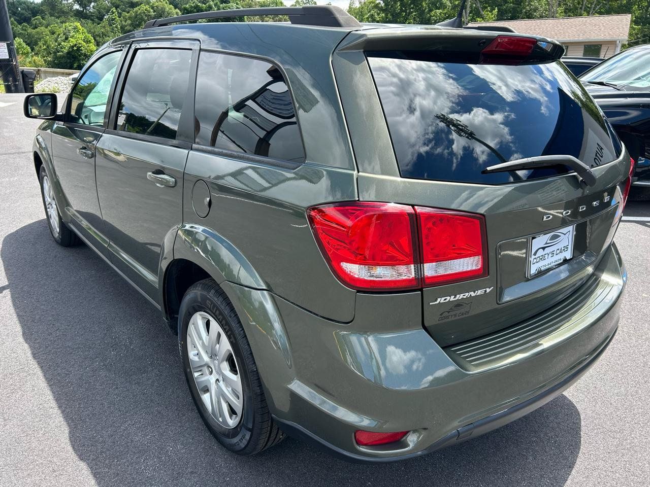Used 2019 Dodge Journey SE w/ Connectivity Group FWD image 3