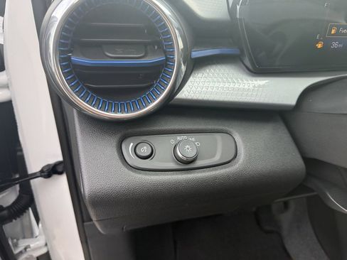 New 2026 Chevrolet Trax LT w/ Sunroof Package image 26