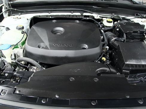 Used 2021 Volvo XC40 T5 R-Design w/ Advanced Package image 31