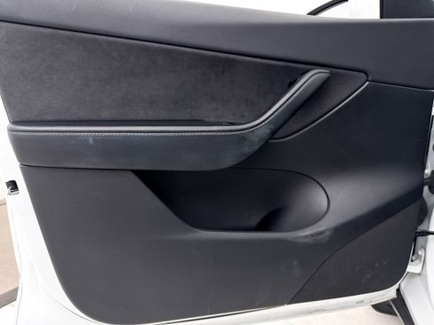 Used 2020 Tesla Model Y Long Range image 31