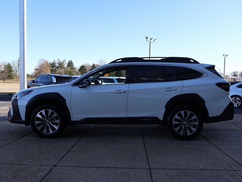Used 2023 Subaru Outback Limited image 3