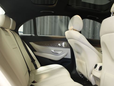 Used 2022 Mercedes-Benz E 350 4MATIC Sedan image 43