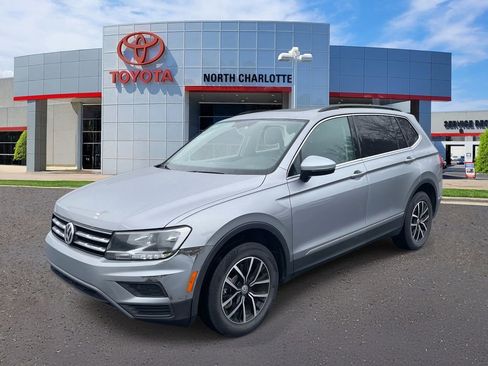 Used 2021 Volkswagen Tiguan SE w/ Panoramic Sunroof Package image 6