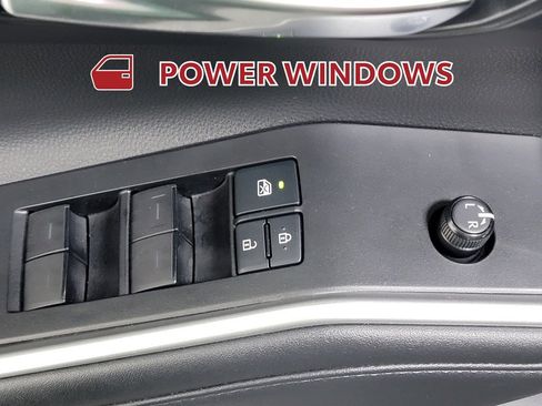 Used 2021 Toyota Highlander XLE image 27