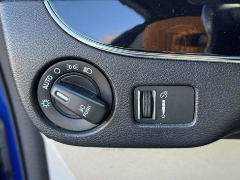 Used 2019 Dodge Grand Caravan SXT image 18