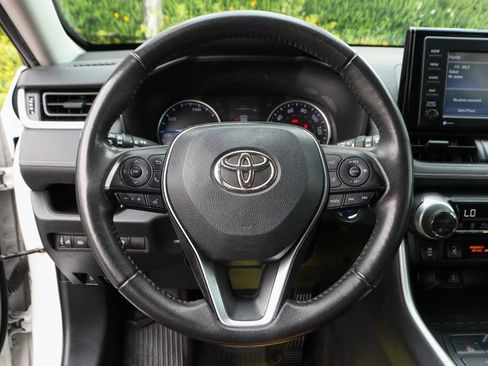 Used 2020 Toyota RAV4 XLE w/ XLE Grade Weather Package AWD/4WD image 19
