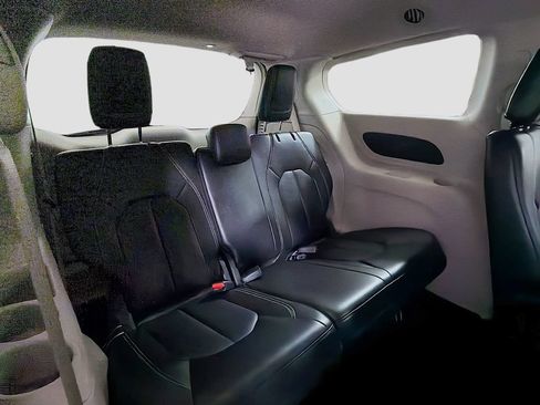 Used 2024 Chrysler Pacifica Touring-L FWD image 27