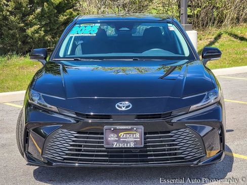 Used 2025 Toyota Camry LE w/ Convenience Package FWD image 4