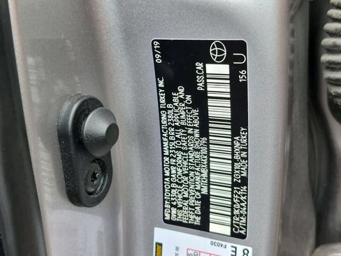 Used 2019 Toyota C-HR XLE FWD image 35