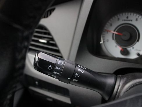 Used 2018 Toyota Sienna SE image 10