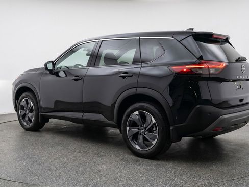 Used 2025 Nissan Rogue SV AWD/4WD image 6