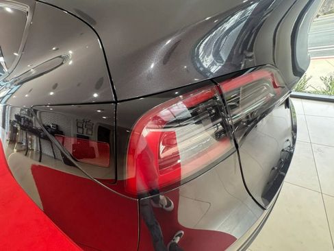 Used 2025 Tesla Model Y Long Range AWD/4WD image 28