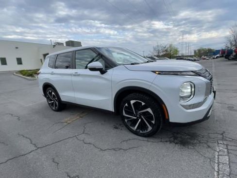 Used 2022 Mitsubishi Outlander ES AWD/4WD image 2