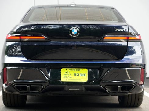 Used 2023 BMW 760i xDrive AWD/4WD image 11