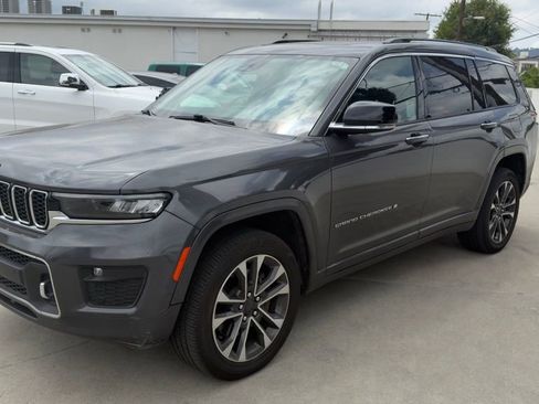 Used 2021 Jeep Grand Cherokee L Overland w/ Luxury Tech Group IV AWD/4WD image 3