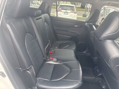 Used 2023 Toyota Highlander XLE image 17