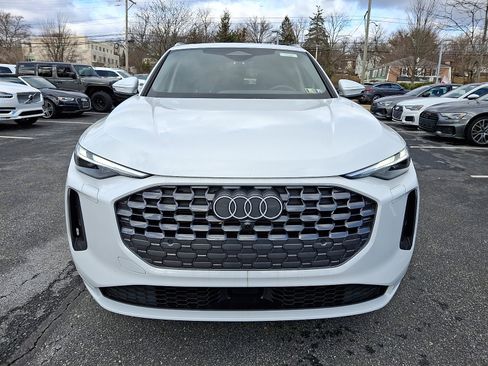 Certified 2025 Audi Q5 Premium w/ Convenience Package image 2