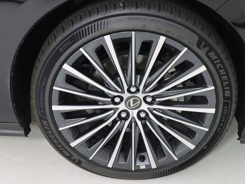 New 2026 Lexus ES 350e FWD image 9