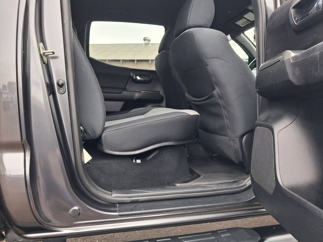 Used 2020 Toyota Tacoma TRD Off-Road w/ Technology Package AWD/4WD image 23