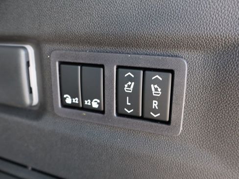 New 2026 Chevrolet Suburban High Country image 39