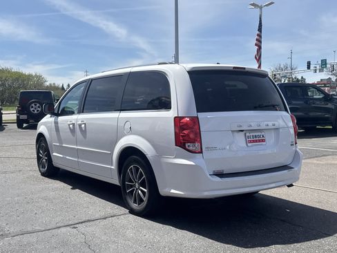 Used 2017 Dodge Grand Caravan SXT FWD image 5