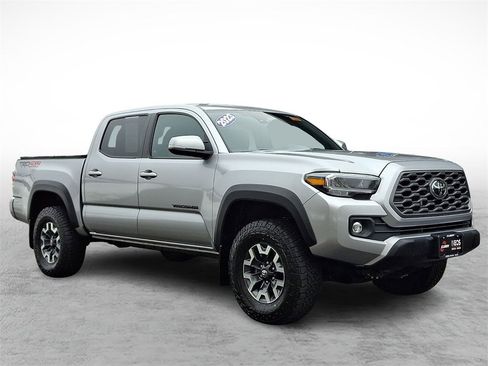 Used 2023 Toyota Tacoma TRD Off-Road w/ Technology Package image 3