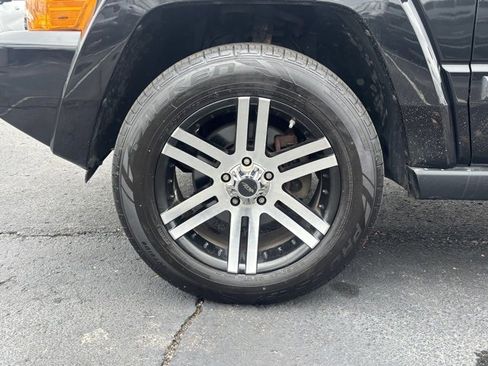 Used 2009 Jeep Commander Sport image 10