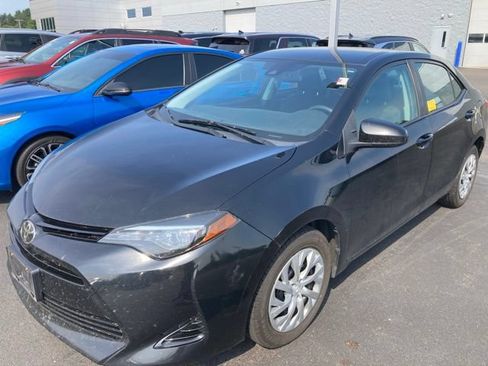 Used 2018 Toyota Corolla LE FWD image 3