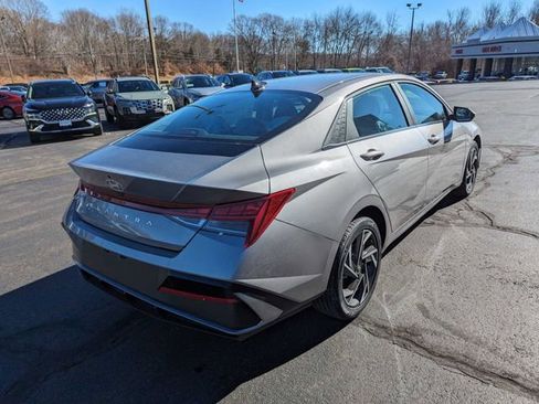 Used 2024 Hyundai Elantra SEL w/ Convenience Package FWD image 4