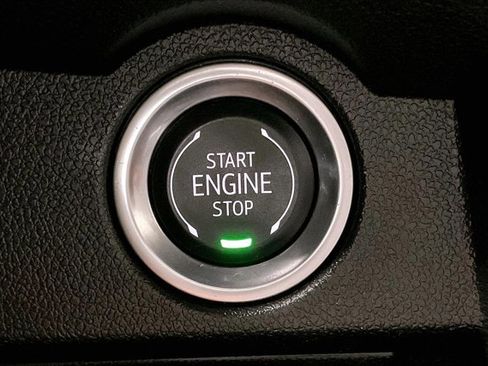 Used 2025 Chevrolet Traverse LT image 37