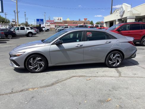 Used 2025 Hyundai Elantra Sport FWD image 17