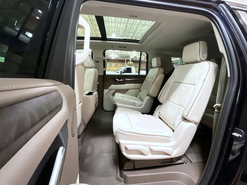 Used 2023 GMC Yukon XL Denali AWD/4WD image 19