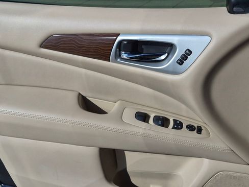 Used 2017 Nissan Pathfinder Platinum image 16